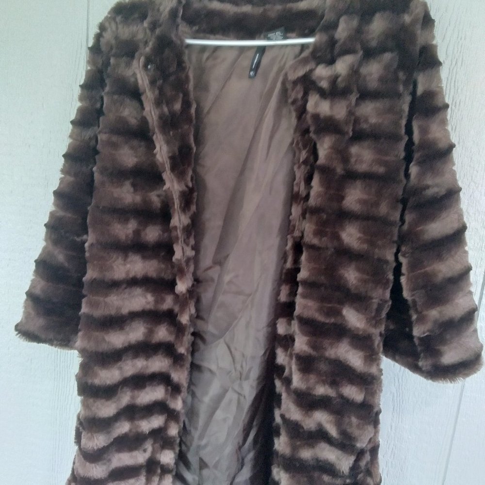 Very stunning, Ladies New Diection Faux Fur Coat